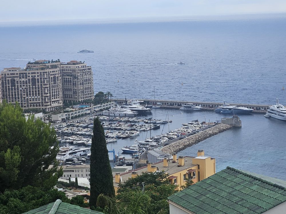 Vue mer panoramique. 4 pièces. Gds espaces extérieurs. Parkg