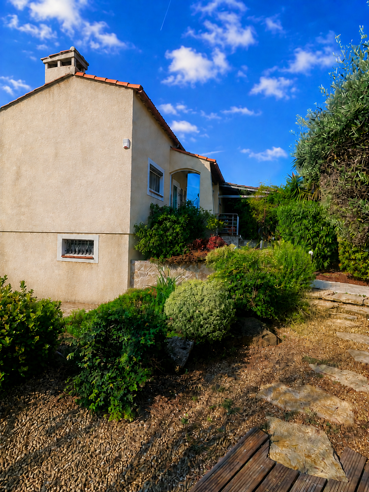 Villa de 160m2, 6 pièces, avec piscine, parcelle 700m2