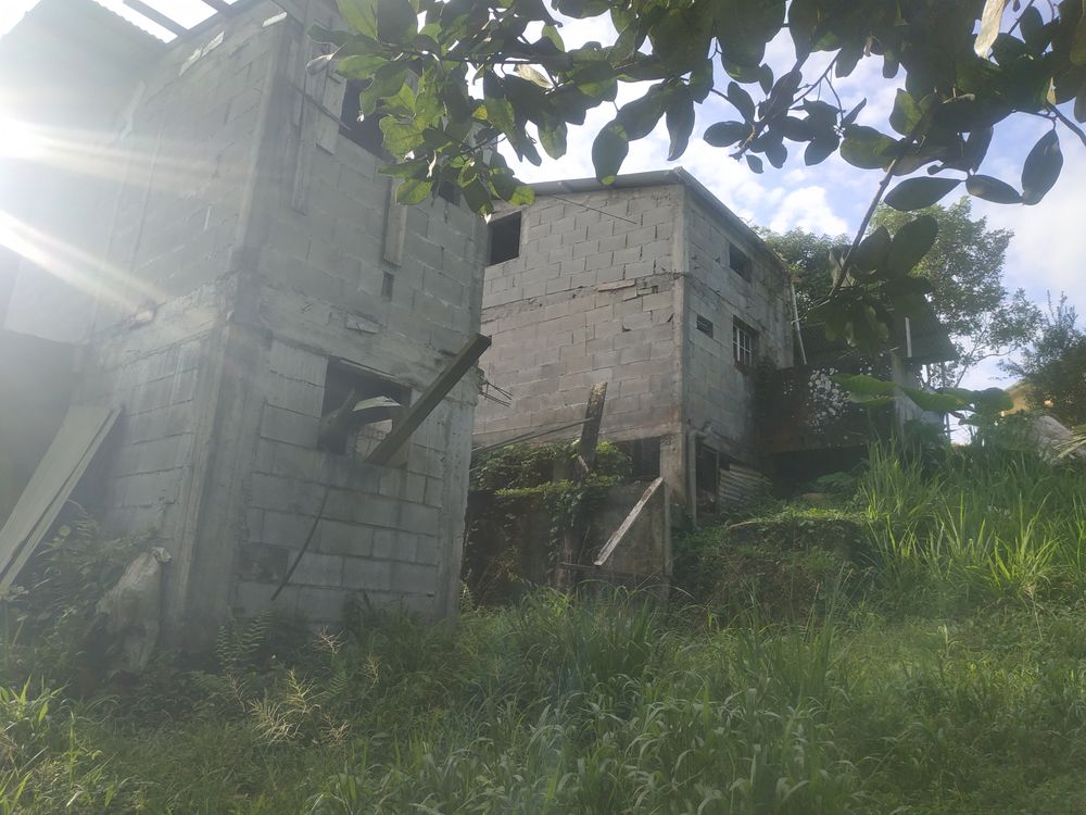 lot de 2 maison a finir