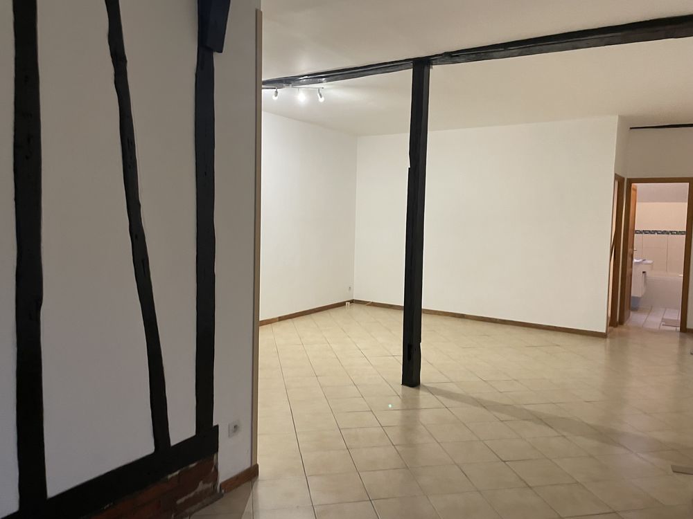 MAISON TYPE LOFT DE PLEIN PIED EN CENTRE VILLE DE LOUVIERS.