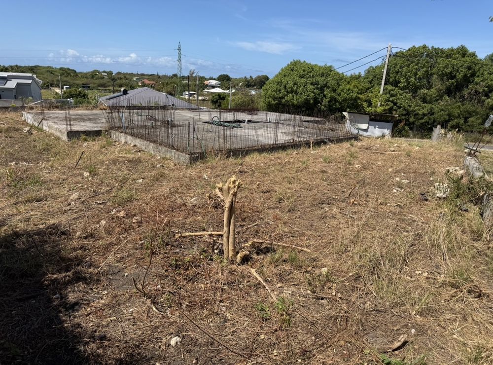 Terrain 594 m2 + gros ?uvre béton - Saint-Francois 230 000 €