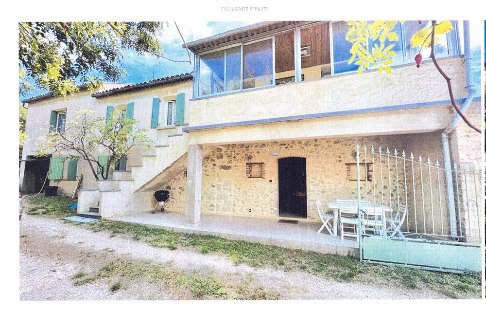 Maison,2 appart sur terrain, de 821m² clos et arboré.