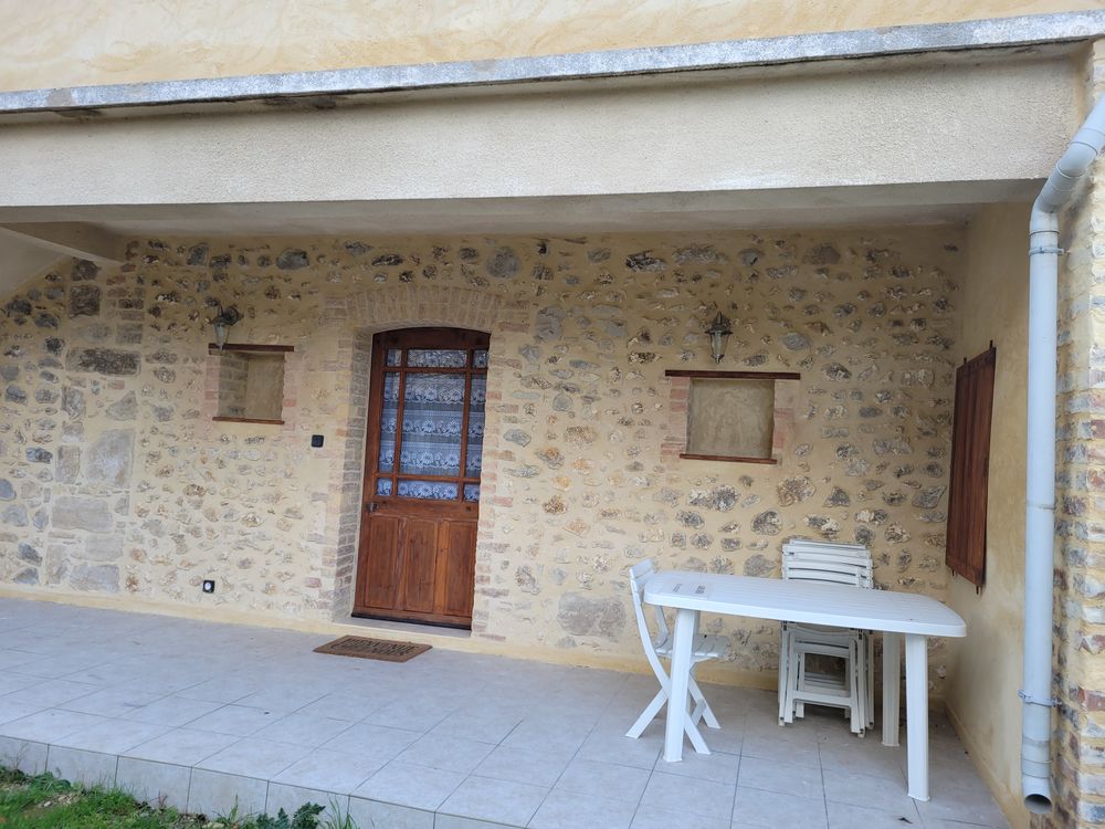 Maison,2 appart sur terrain, de 821m² clos et arboré.