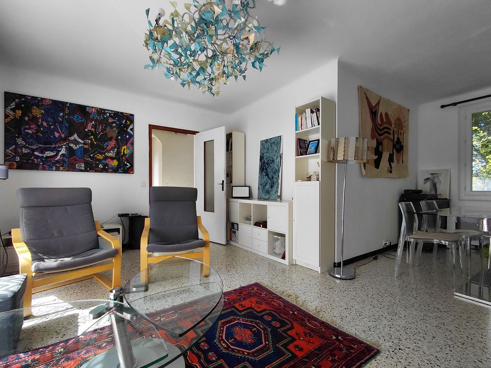 Dans le 04, Forcalquier, petite villa