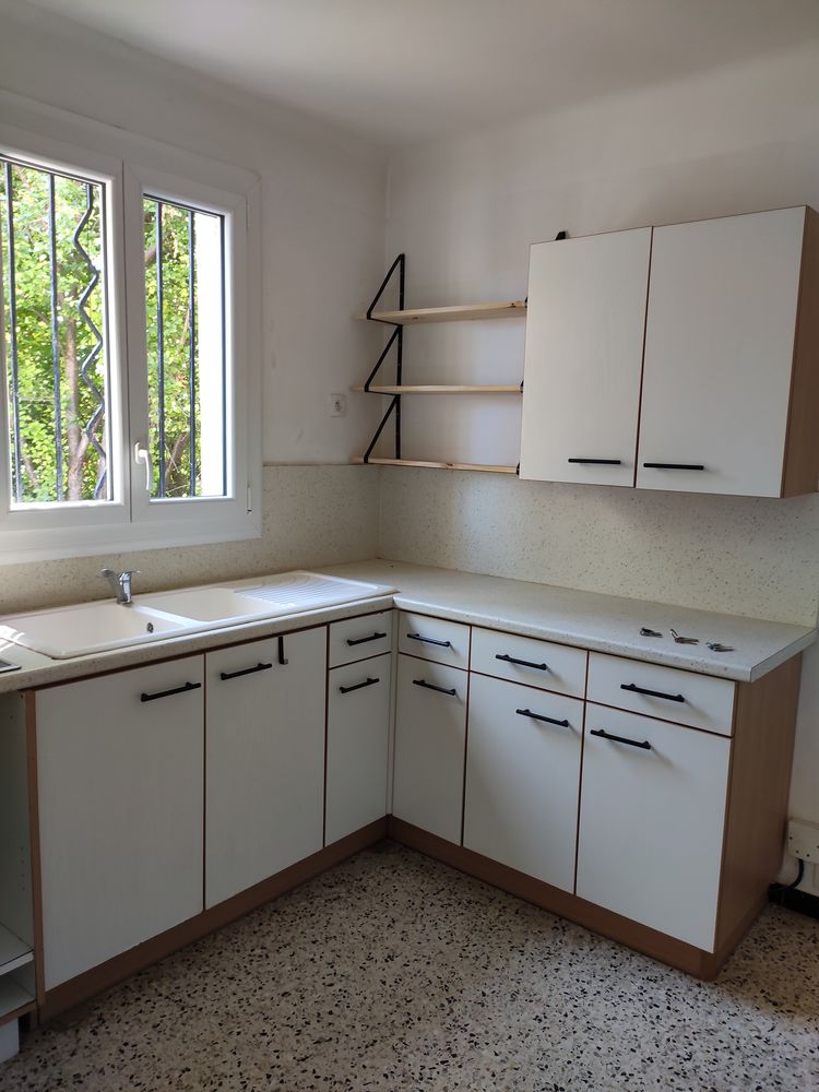 Dans le 04, Forcalquier, petite villa