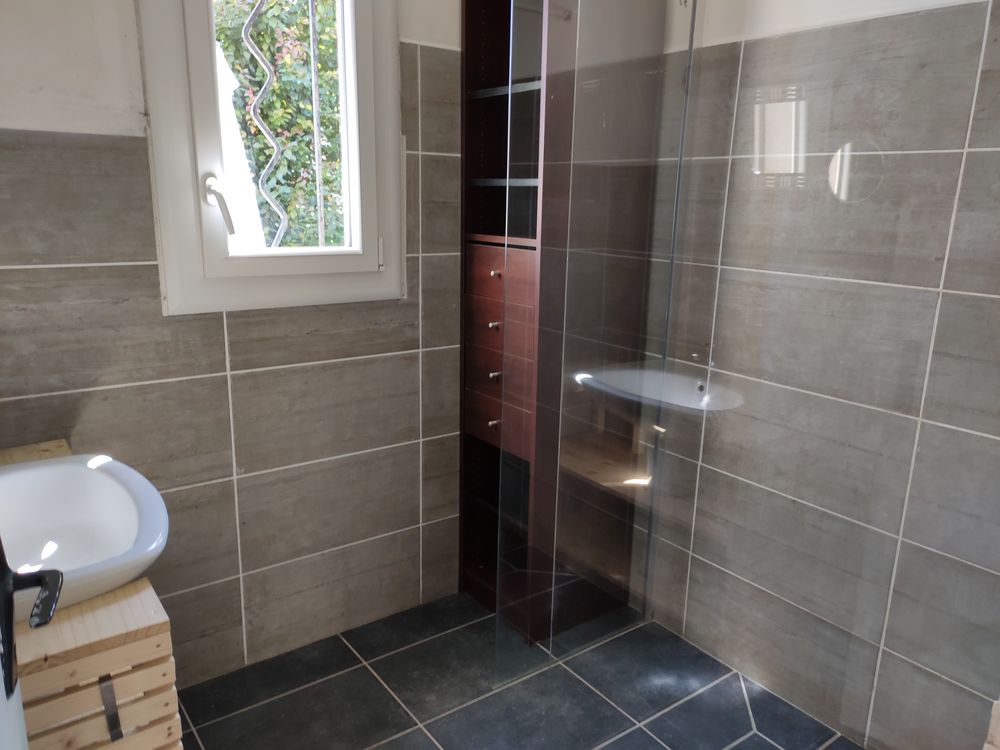Dans le 04, Forcalquier, petite villa