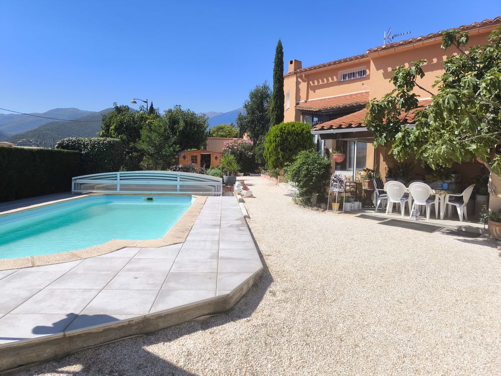 Villa 6 pièces 137/774m2 terrain particulier