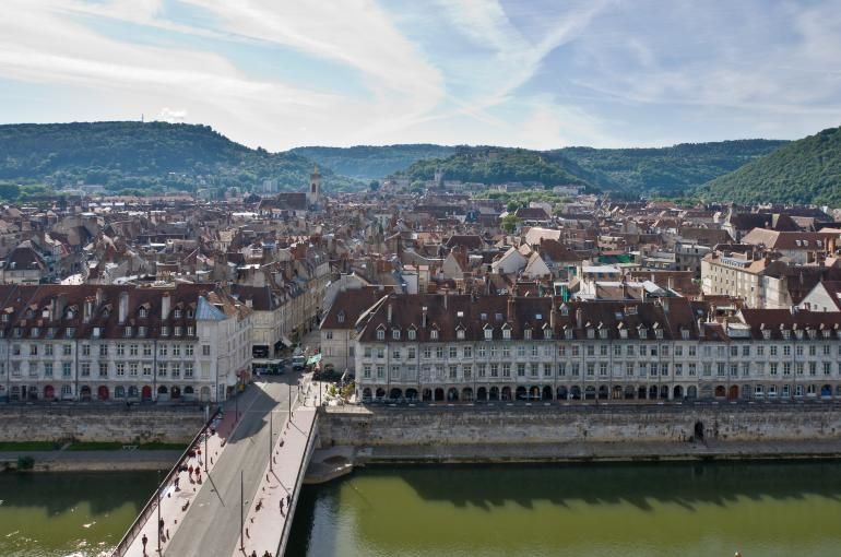 Titre : Unique en Viager Libre 5 pièces, 133 m² BESANCON