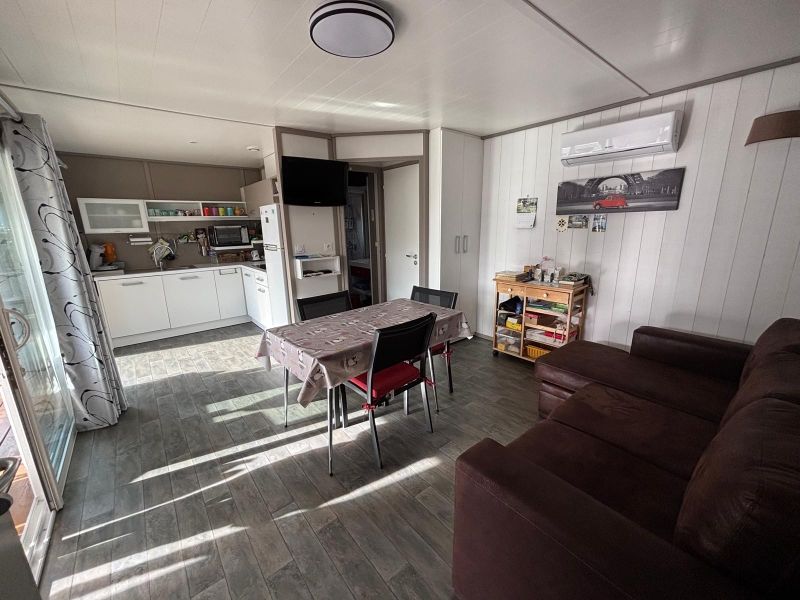 CHALET RESIDENTIEL EN BORD DE MER OUVERT A L'ANNEE
