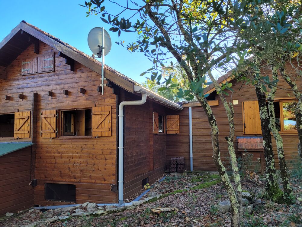 Très Beau CHALET 22 000 E Voir les Conditions Particulières