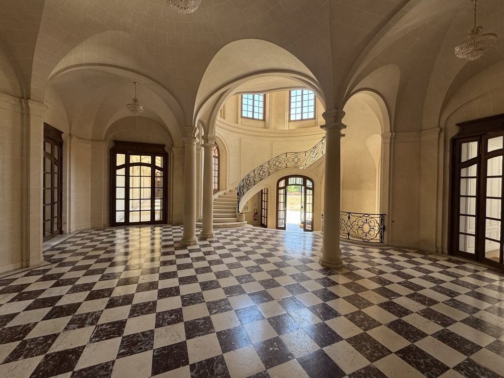 Grand studio dans un château classé monument historique