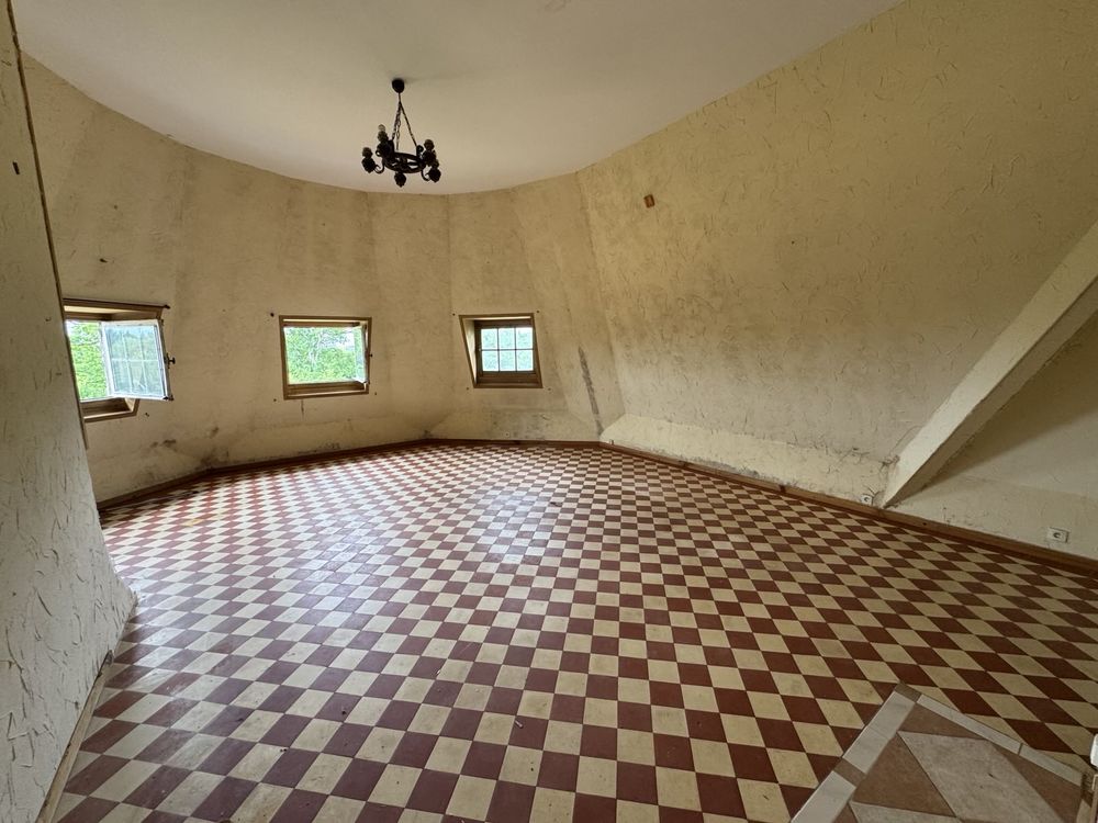 Grand studio dans un château classé monument historique