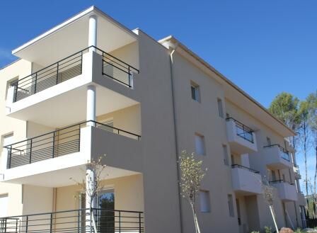 La Bouverie, T2 48m2 , calme, terrasse, garage et parking