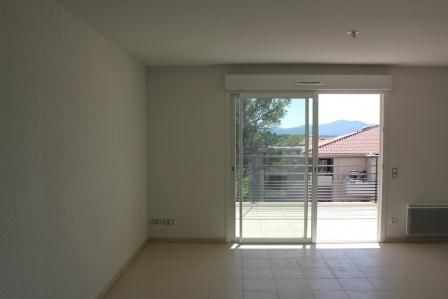 La Bouverie, T2 48m2 , calme, terrasse, garage et parking