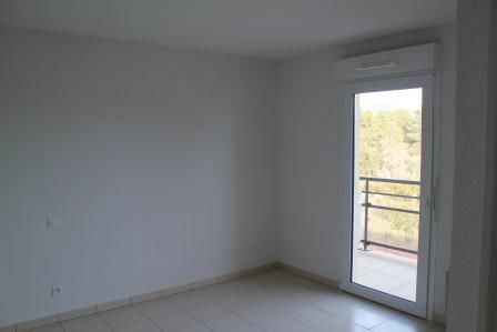 La Bouverie, T2 48m2 , calme, terrasse, garage et parking
