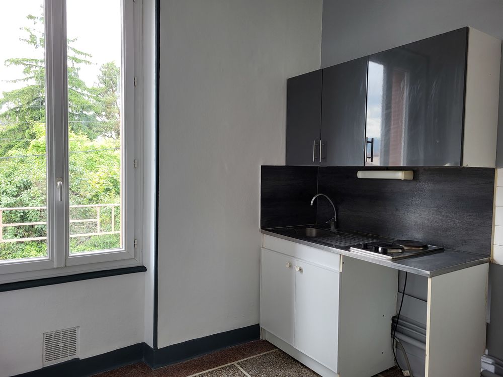 Particulier beau F1 quartier BUGHES Clt-Fd 380€