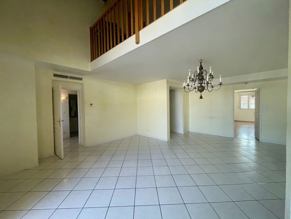 Appartement T3 de 104 m² climatisé avec balcon