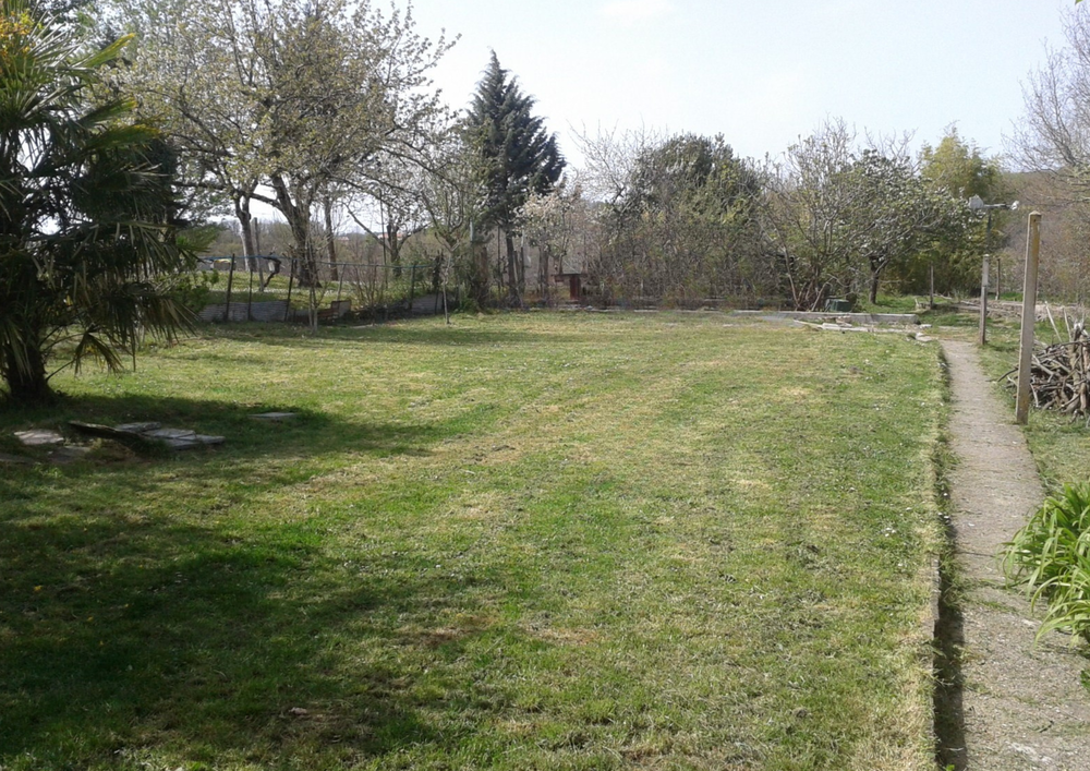 MAISON + JARDIN + CU .. DANS UN HAVRE DE PAIX ET DE VERDURE