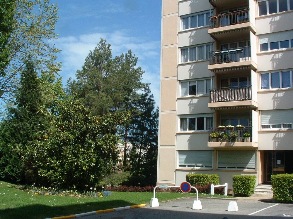 T1 meublé à Ste Foy les Lyon au calme dans un parc