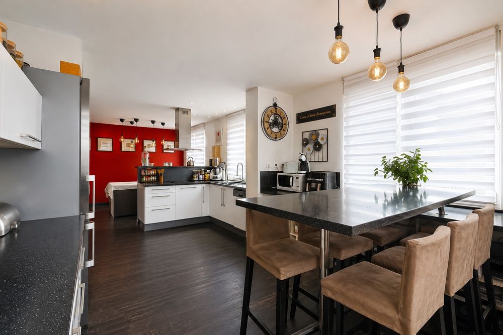 ESSEY-LÈS-NANCY - APPT 183 M² - JARDIN - 5 CH - 2 GARAGES