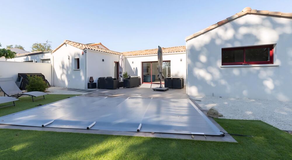 maison climatisée, piscine chauffée, plein pied, 3 ch,