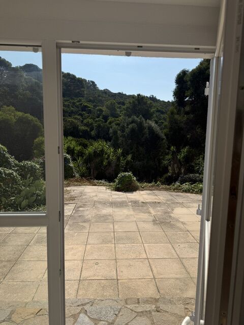 maison situee dans la magnifique ile du Levant
