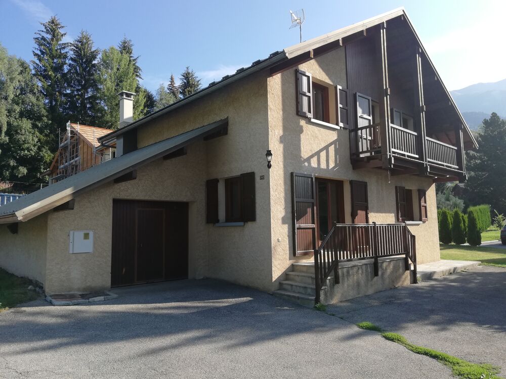 MAISON COMPOSÉE DE DEUX APPARTEMENTS