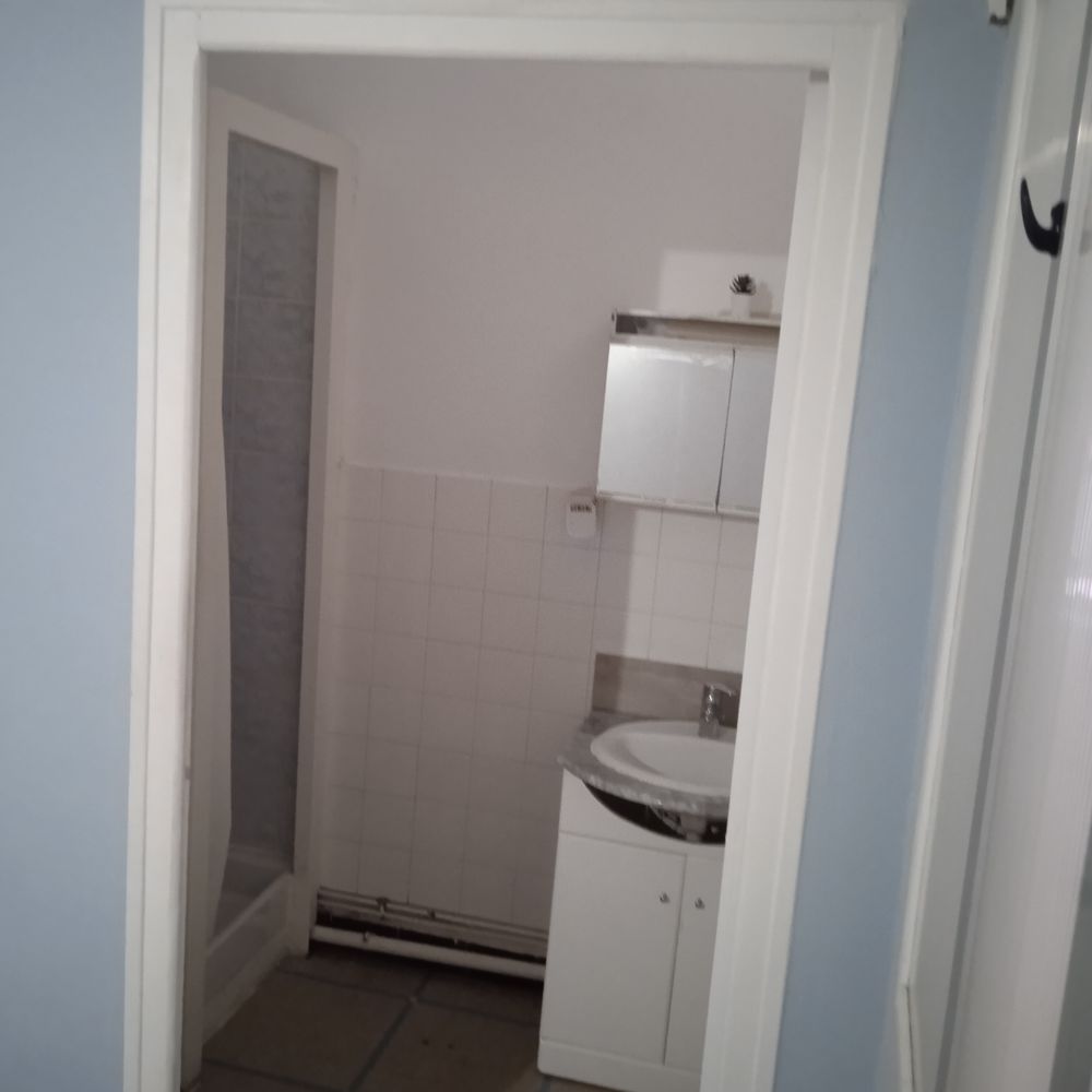 studio meublé avec petite chambre de 7m2 séparée avec pender