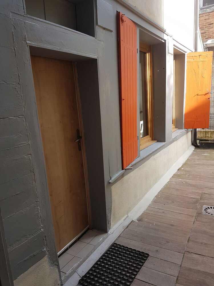 Studio rez de chaussé sur cour privée