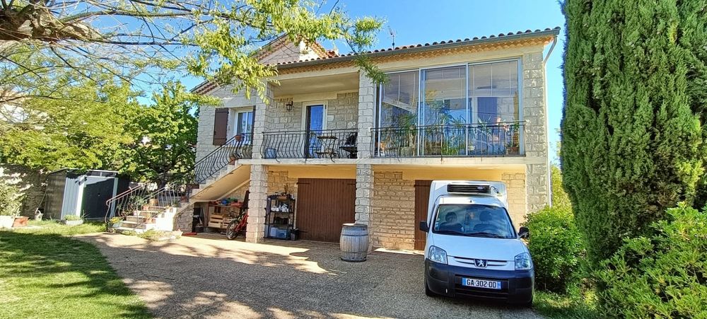 MAISON A BANON
