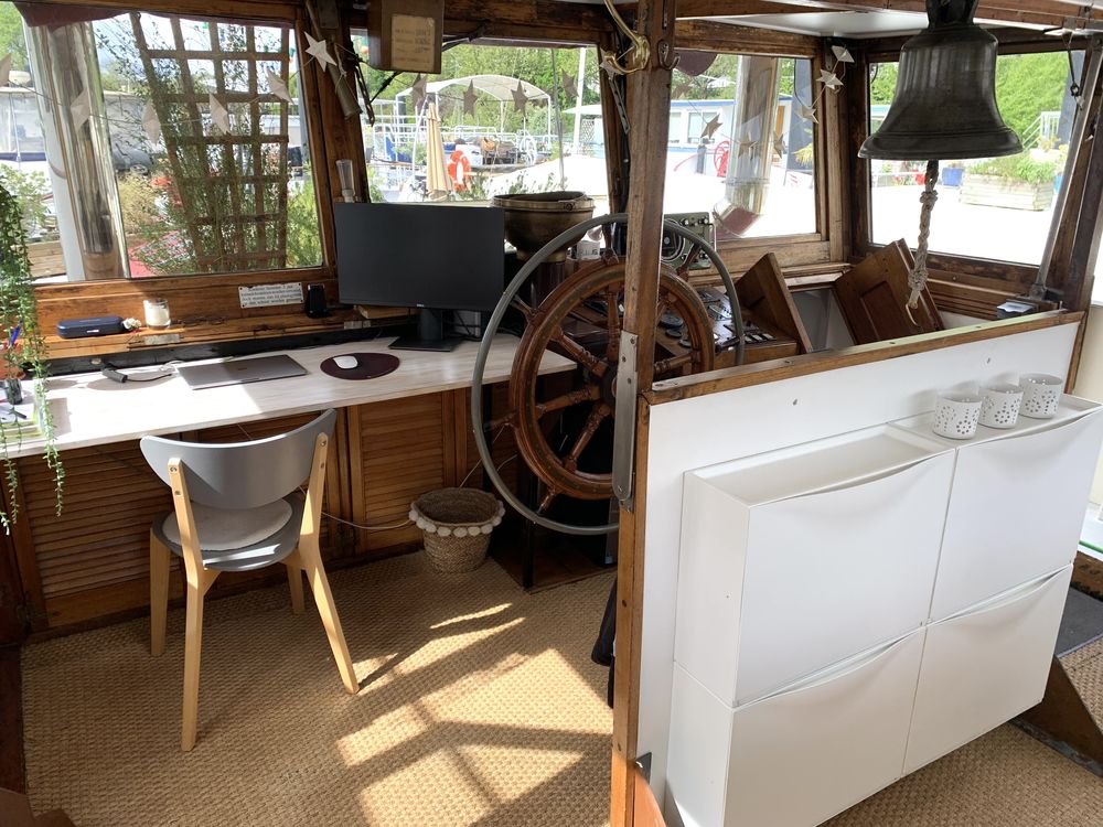 Péniche 80m², 4 pièces, terrasse ensoleillée et parking