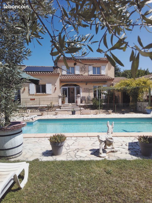 villa 136 m2 et 84 m2 de dependance