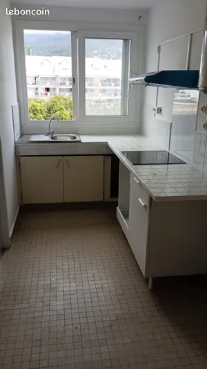 F4 85m² Centre-ville proximité EDF parking & ascenseur