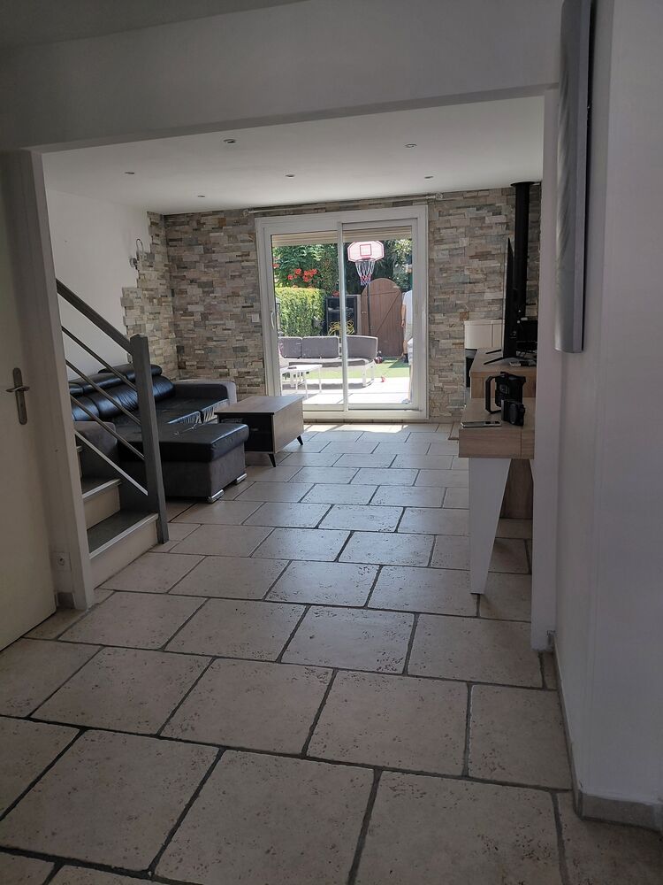 Maison avec jardin et garage
