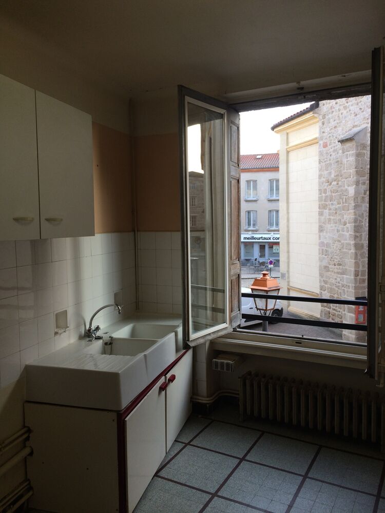 F2, plein centre Monistrol/Loire, 1er étage