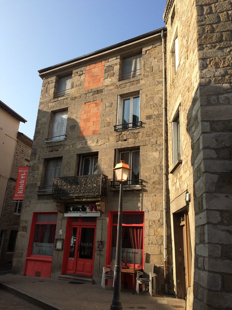 F2, plein centre Monistrol/Loire, 1er étage