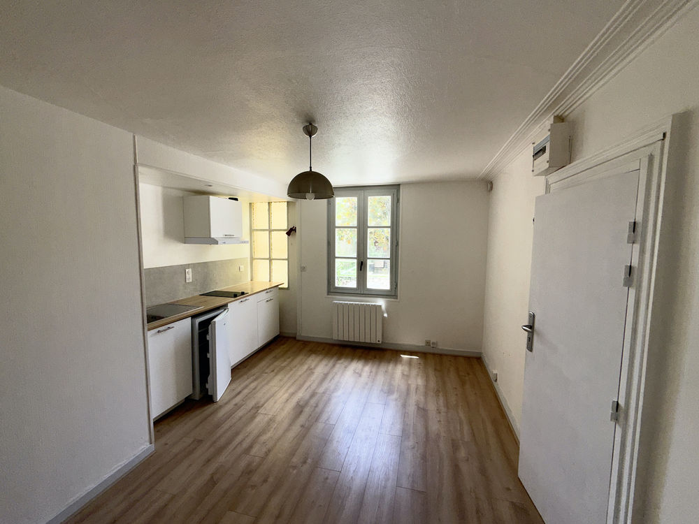 Studio avec cuisine ouverte, au calme, sur jardin intérieur