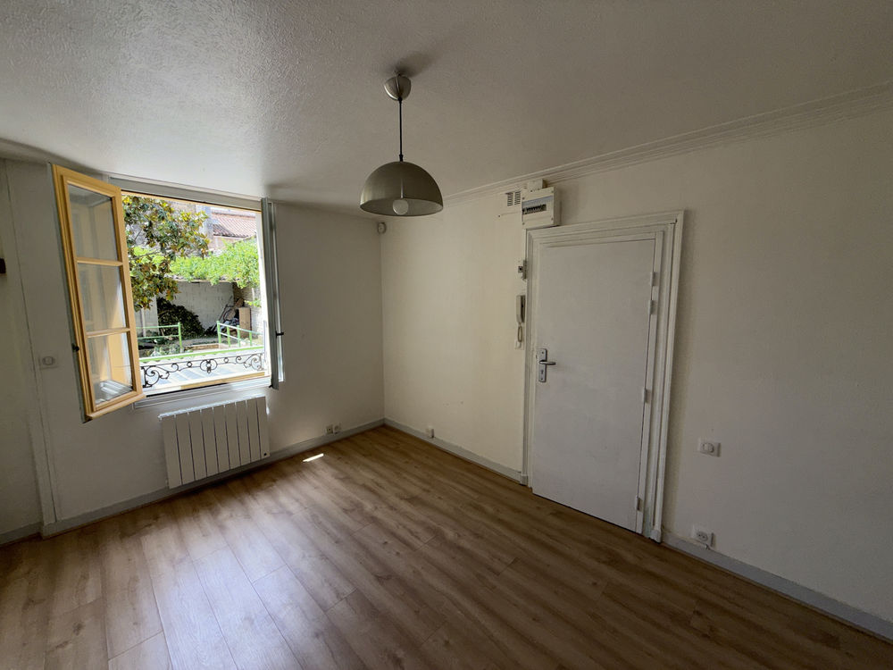 Studio avec cuisine ouverte, au calme, sur jardin intérieur