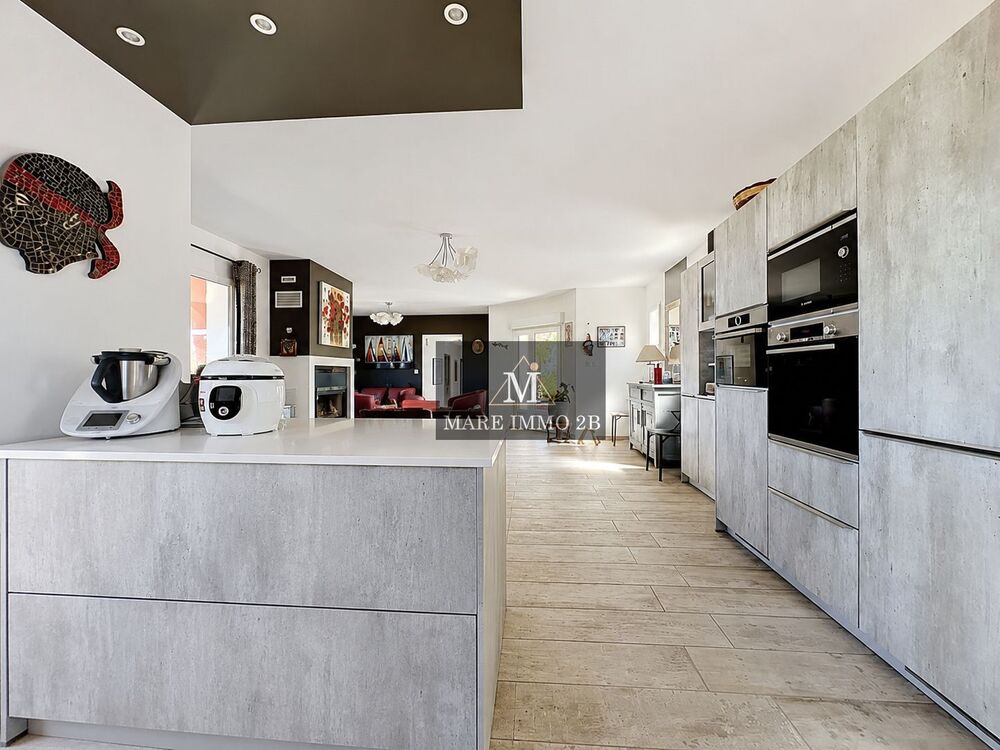 Élégante villa avec vue mer et prestations soignées à 10 min