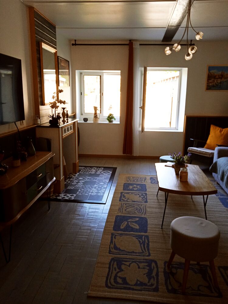 MAISON mitoyenne d'un coté
