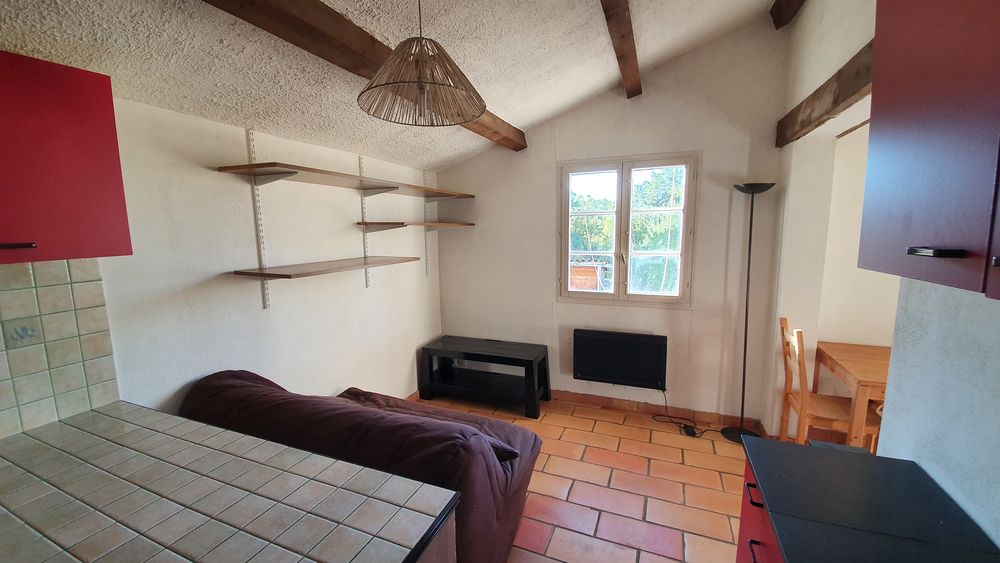 Studio Studio meublé de 40m2 au calme