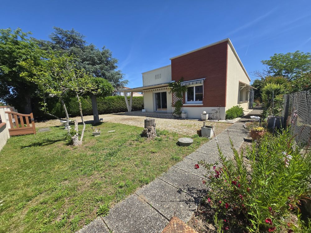 Jolie maison familiale sur un beau terrain arboré