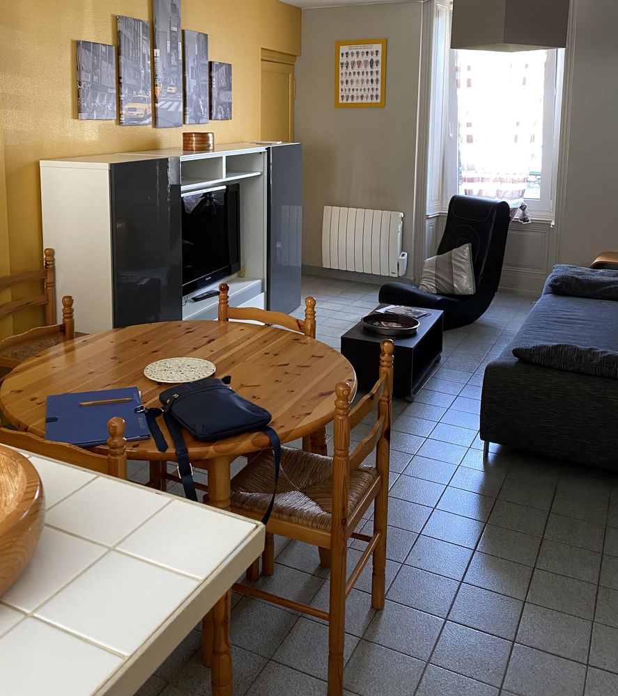 T2 Bis MEUBLÉ 55 m2 centre ville Libre de suite, à l'année.