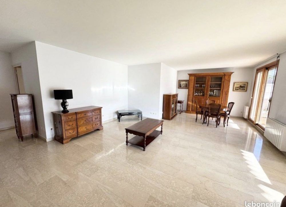 Rare T5 converti en T4, 115m2 Carrez -136 m2 au sol. Dernier étage Vue Monts d'Or-climatisé-Terrasses-expo Est/Ouest-Cave-Garages-Buanderie-rangements