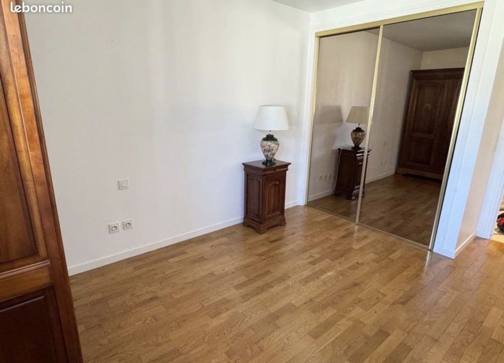Rare T5 converti en T4, 115m2 Carrez -136 m2 au sol. Dernier étage Vue Monts d'Or-climatisé-Terrasses-expo Est/Ouest-Cave-Garages-Buanderie-rangements