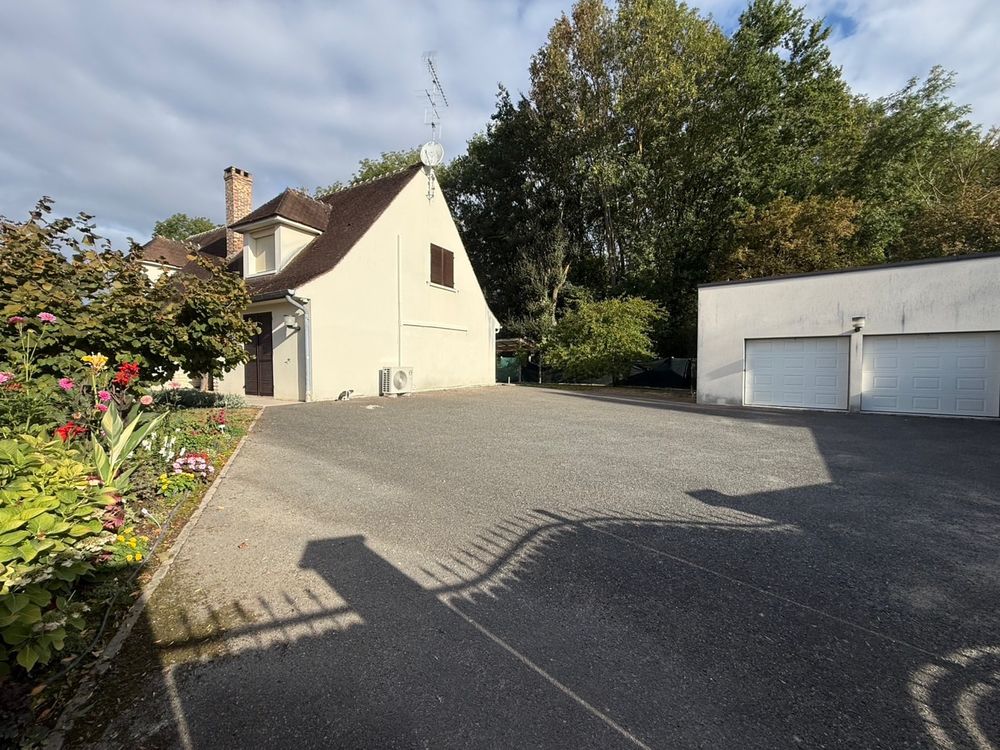 MAISON 200 m², 5 CHAMBRES, DPE B très rare +garages+ atelier