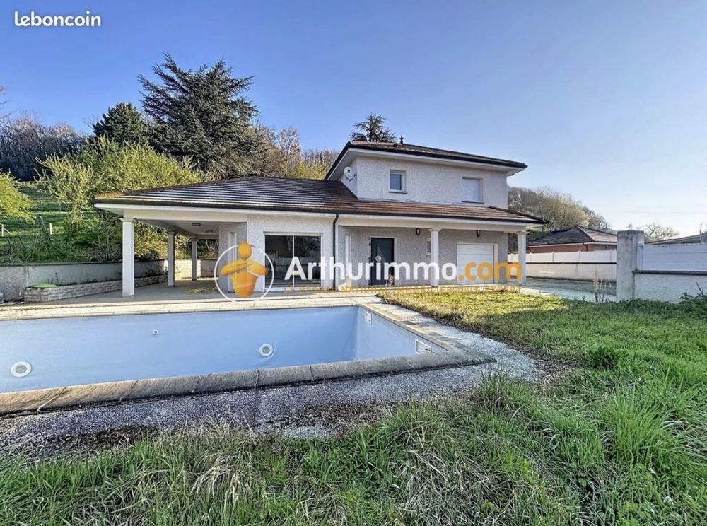 2 maisons avec piscines à vendre pour sinistrée