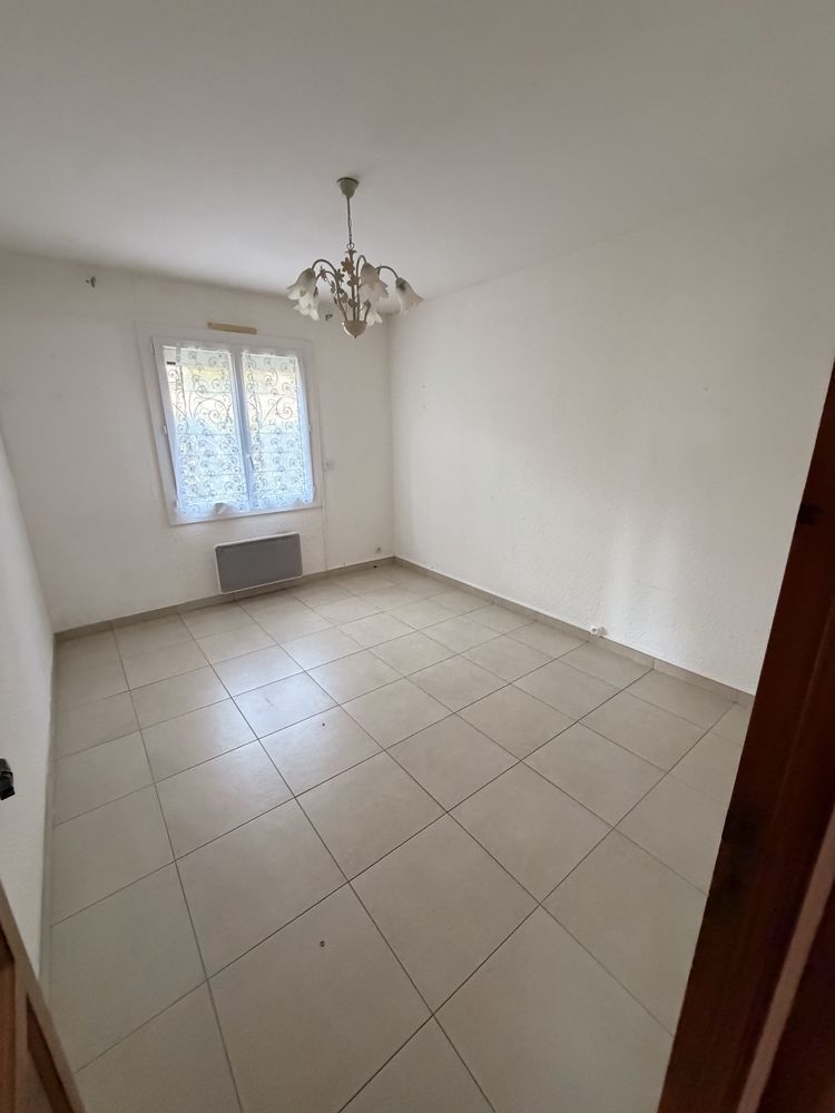 Maison 3 faces avec garage et jardin €" Céret €"