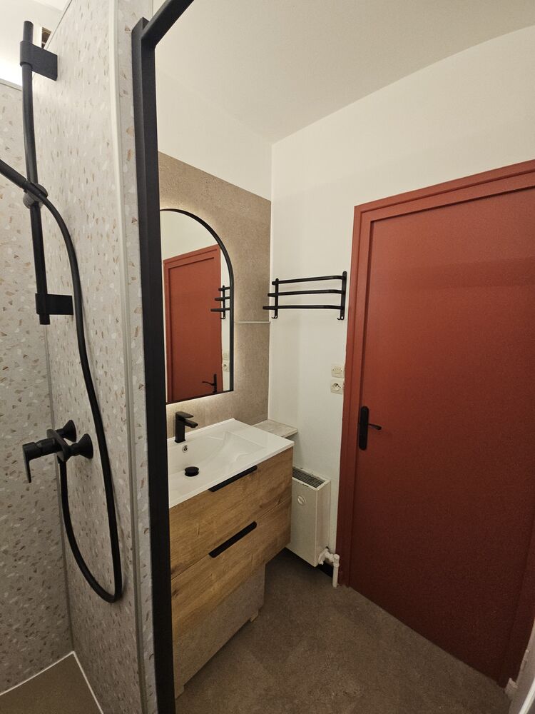 Appartement 44m2 avec balcon et garage clos 20m2.
