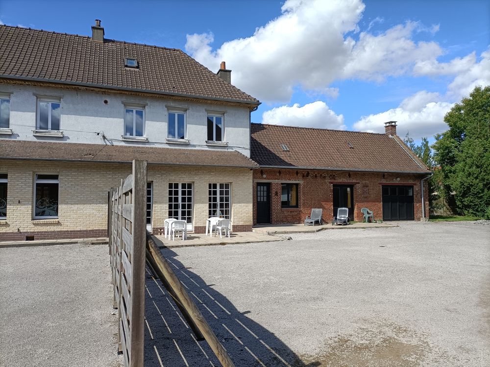 Grande maison de 25O m2 avec garage - terrain constructible